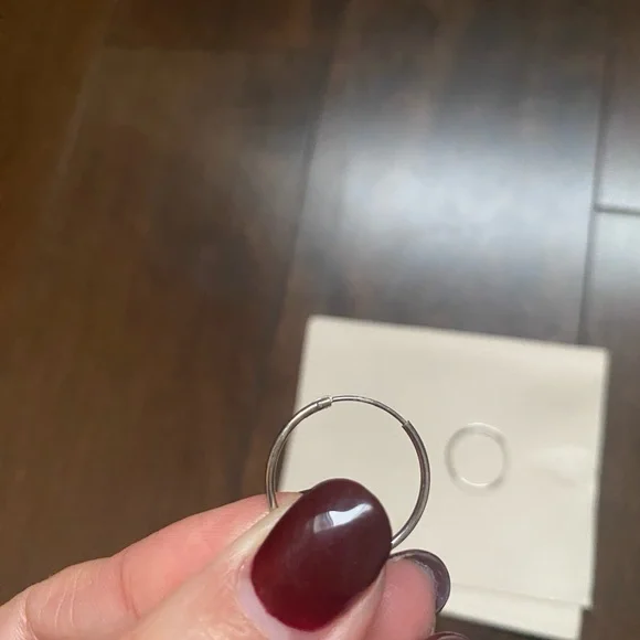 Sarah Mulder Endless Rhodium Hoops - Picture 3 of 4